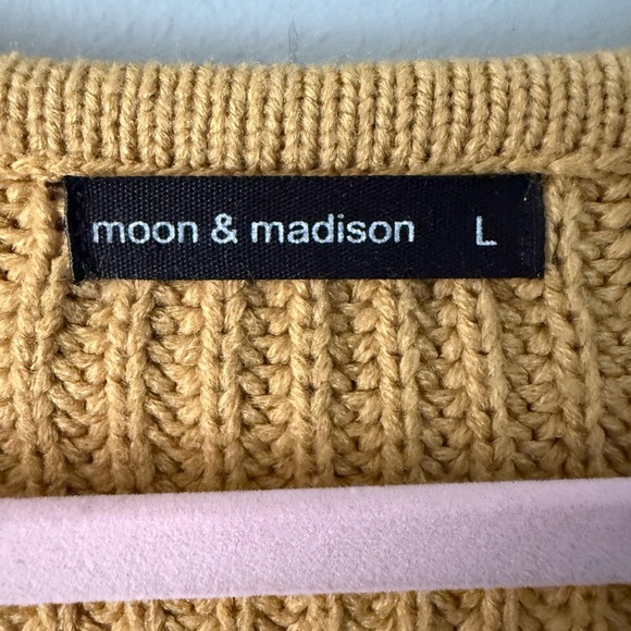 moon & madison V-Neck Sweater in Mustard Yellow - Size L - Picture 4 of 4